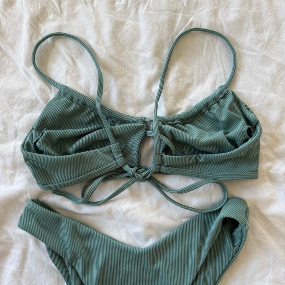 Bikini - Picture 2 of 3